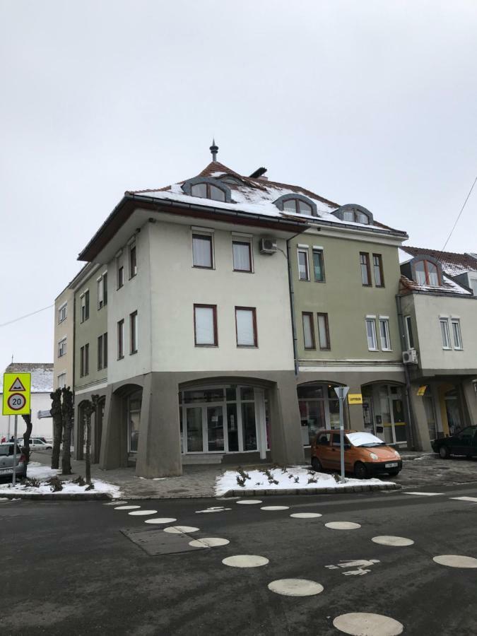 Gabor Pal 1 Apartman 2 Szoba Dunafoldvar Екстер'єр фото